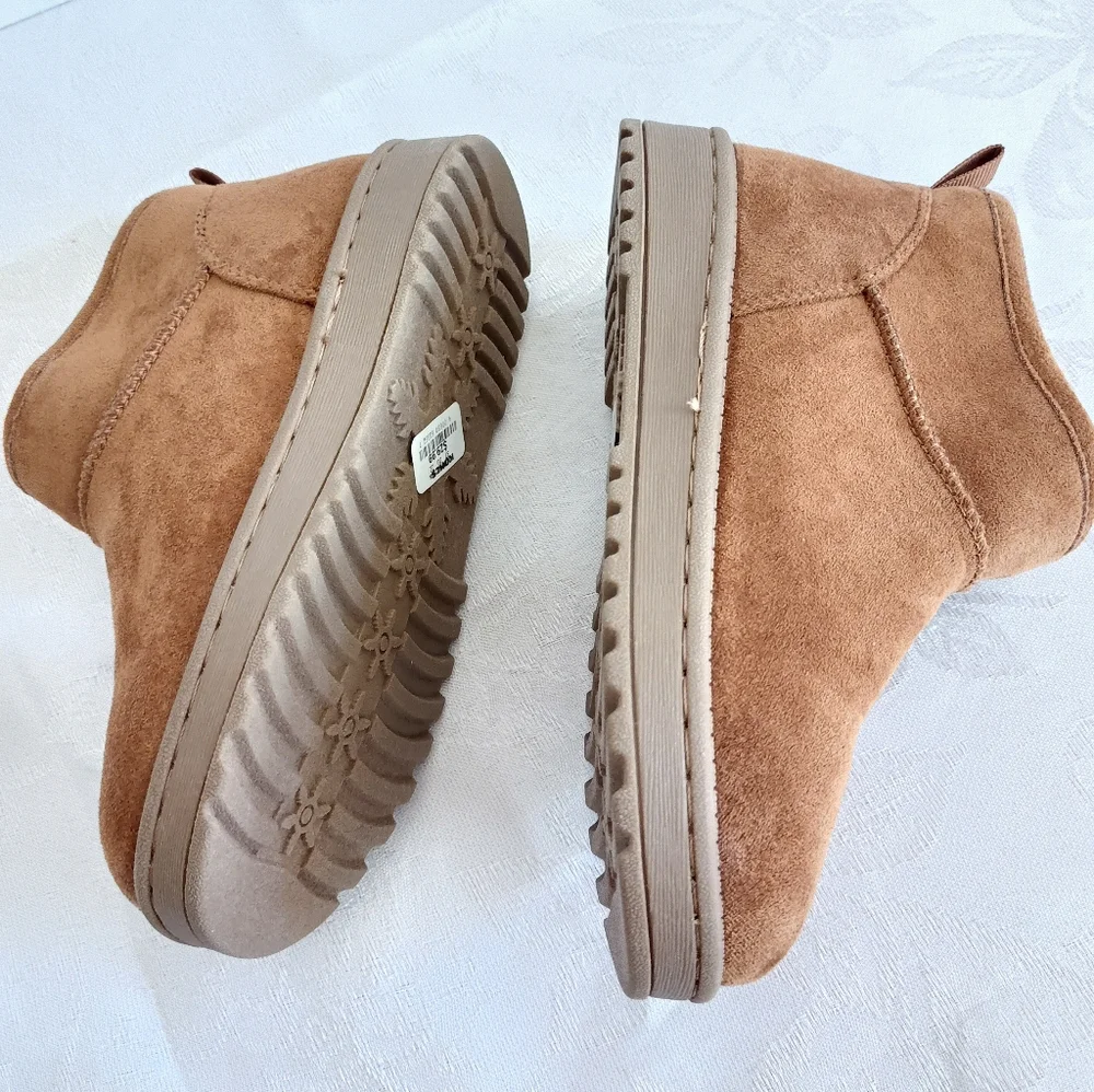 NWT Girl's size 1 Faux Suede Fur Lined Ankle Boots